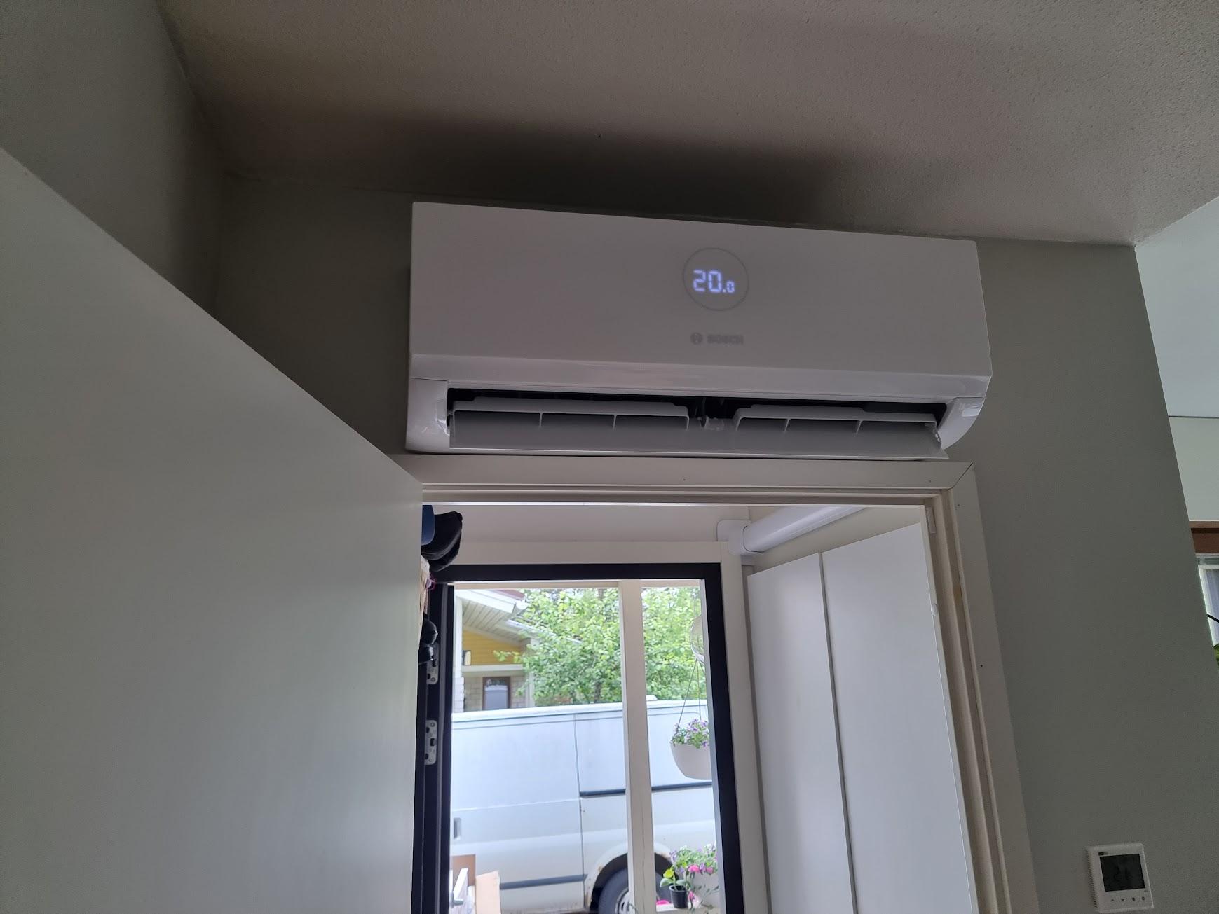 Установка кондиционера Bosch Climate 3000i W 35 E, 3.5kW воздух–воздух в таунхаусе Финляндия