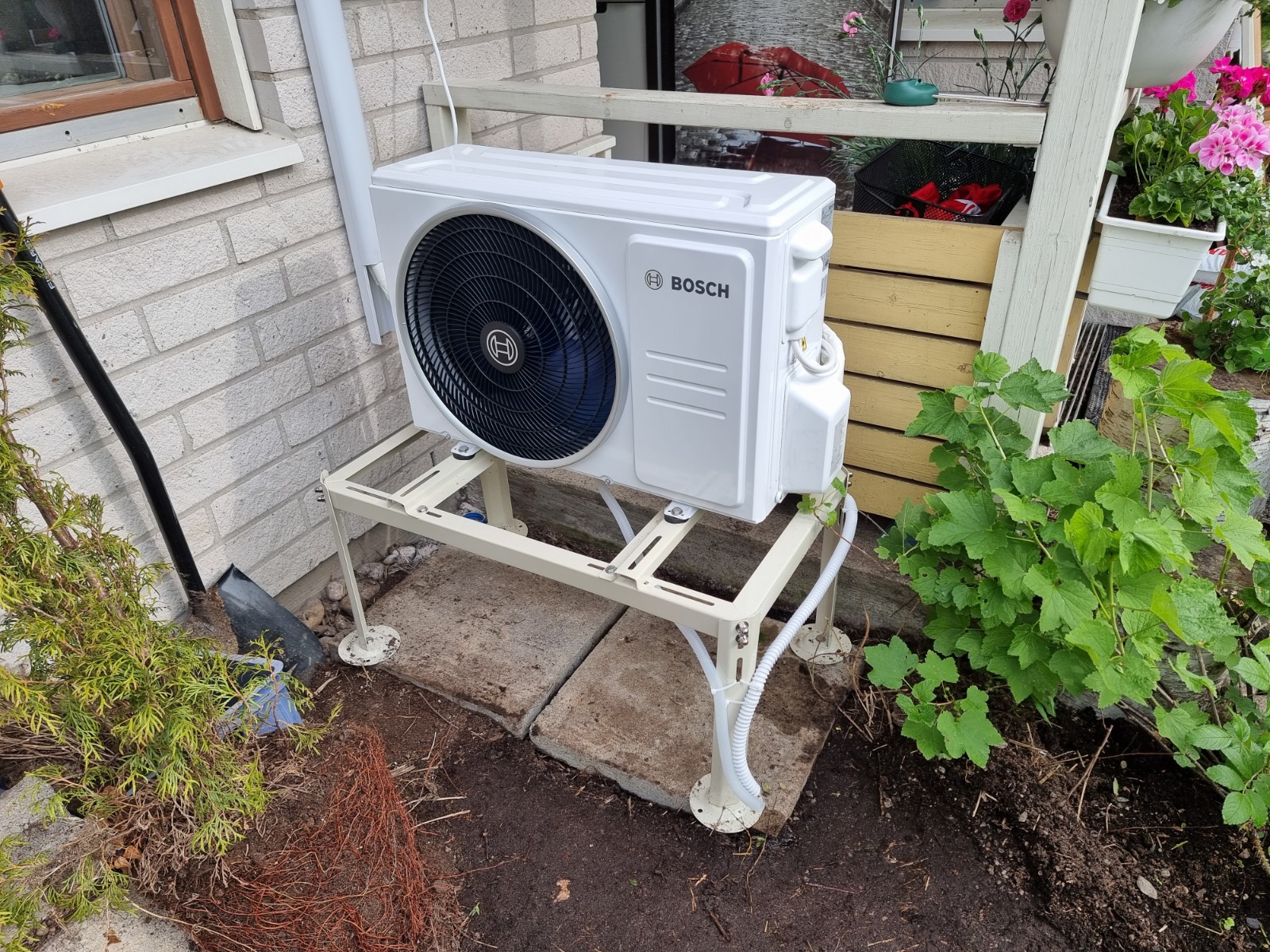 Установка кондиционера Bosch Climate 3000i W 35 E, 3.5kW воздух–воздух в таунхаусе Финляндия